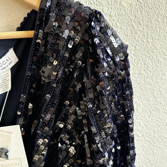 Mac Duggal Sequin Mesh Overlay V-neck Gown in Midnight Blue - Size 20 - Gorgeous - Picture 6 of 9